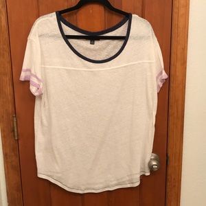 Cream American Eagle tee with striped sleeves
